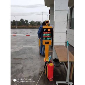 成都高新西区工厂大门电动伸缩门车牌识别进出